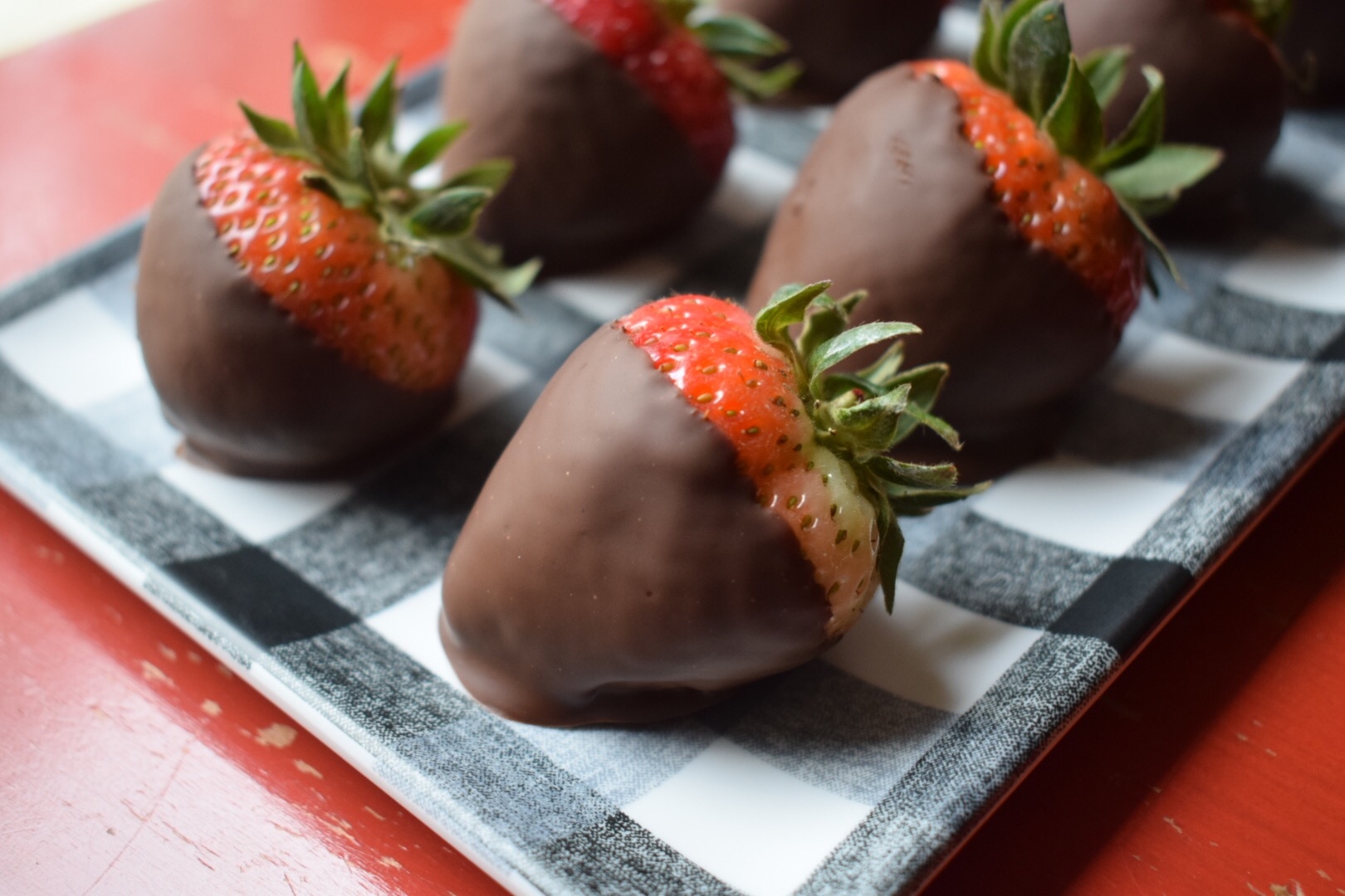 Chocolate Covered Strawberries | The Gingham Apron